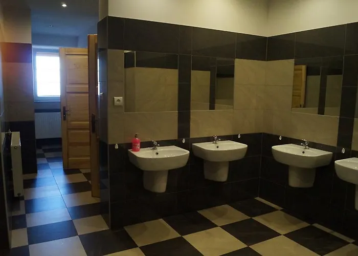 Schronisko Pttk Hala Szrenicka * Sklářská Poruba