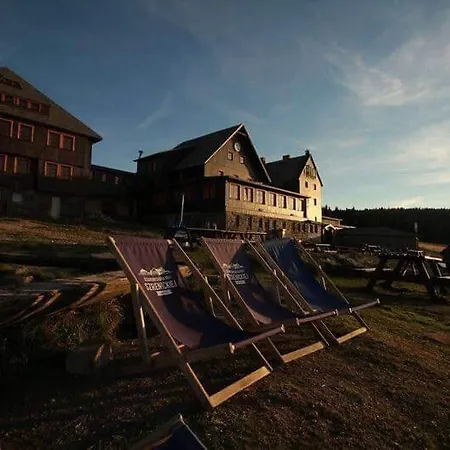 אכסניה Schronisko Pttk Hala Szrenicka *