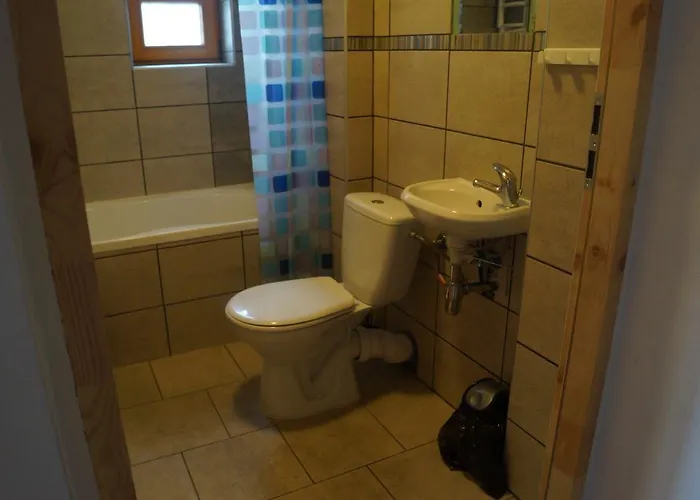 Schronisko Pttk Hala Szrenicka אכסניה שצ'קלארסקה פוראובה