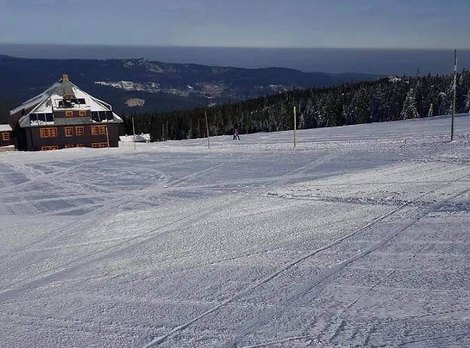 Schronisko Pttk Hala Szrenicka * שצ'קלארסקה פוראובה