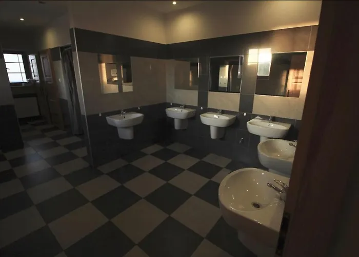 Schronisko Pttk Hala Szrenicka אכסניה שצ'קלארסקה פוראובה